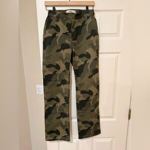 Hollister women’s  Green Camouflage Cargo Pants